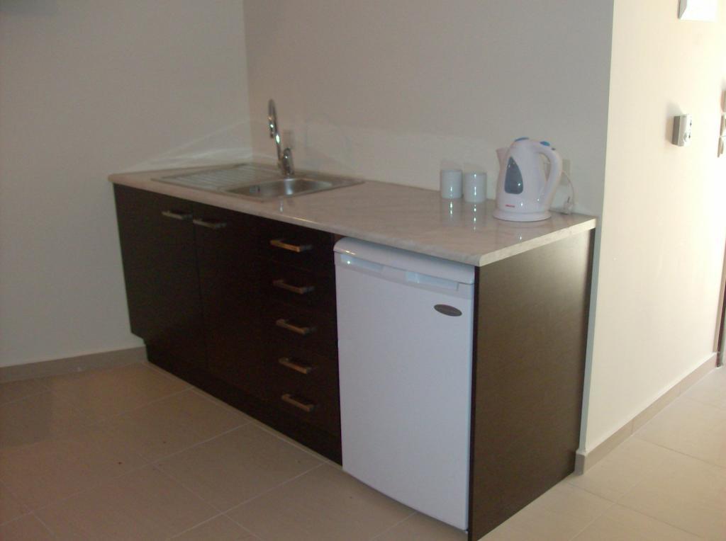 Vivian Hotel Laganas Zimmer foto